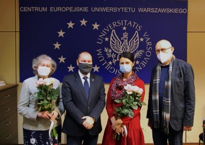 Od lewej: dr hab., prof. ucz. Marta Grabowska, dr hab. Kamil Zajączkowski, mgr. Beata Mielcarz, prof. dr hab. Krzysztof Jasiecki
